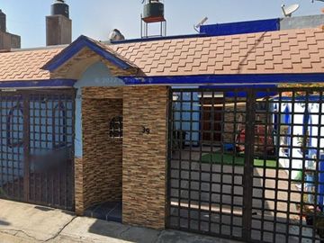 Casa en Venta. Valle de la Hacienda, Cuautitlán Izcalli, EDOMEX. Remate Hipotecario.