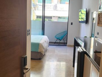 Estudio amueblado: centro de Playa del Carmen, rooftop vista al mar, a pasos de la Quinta Avenida