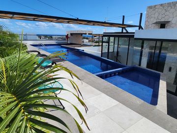 Estudio amueblado: centro de Playa del Carmen, rooftop vista al mar, a pasos de la Quinta Avenida