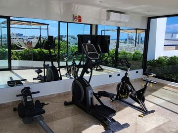 Estudio amueblado: centro de Playa del Carmen, rooftop vista al mar, a pasos de la Quinta Avenida