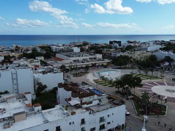 Estudio amueblado: centro de Playa del Carmen, rooftop vista al mar, a pasos de la Quinta Avenida