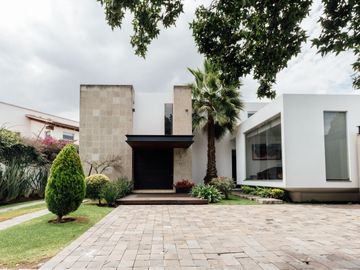 ELEGANTE CASA EN CAMPESTRE DEL BOSQUE CON 4 RECÁMARAS Y AMPLIO JARDÍN