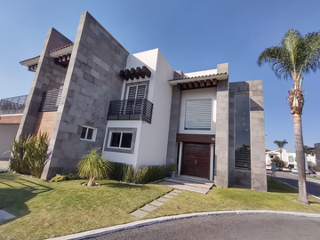 CASA CON 3 RECÁMARAS DE ENTREGA INMEDIATA EN CLUB DE GOLF LA HUERTA