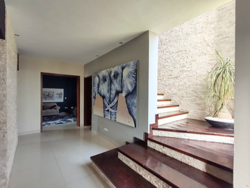 CASA CON 3 RECÁMARAS DE ENTREGA INMEDIATA EN CLUB DE GOLF LA HUERTA