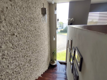 CASA CON 3 RECÁMARAS DE ENTREGA INMEDIATA EN CLUB DE GOLF LA HUERTA