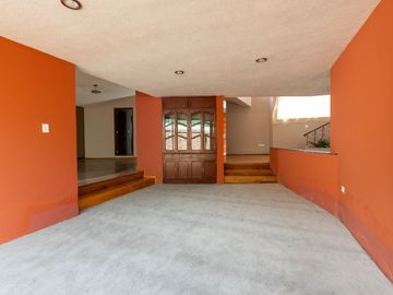 CASA DE 3 RECÁMARAS CON JARDÍN EN CIPRESES DE ZAVALETA, PUEBLA