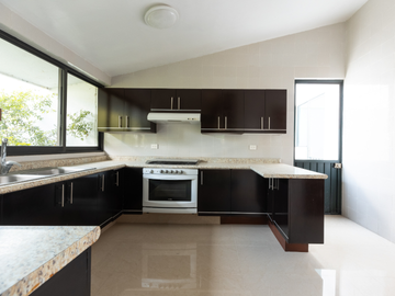 CASA DE 3 RECÁMARAS CON JARDÍN EN CIPRESES DE ZAVALETA, PUEBLA