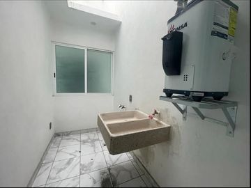 VENTA DE CASA DE 2 NIVELES EN COL. REVOLUCION CUAUTLA