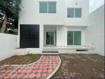 VENTA DE CASA DE 2 NIVELES EN COL. REVOLUCION CUAUTLA