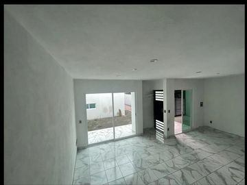 VENTA DE CASA DE 2 NIVELES EN COL. REVOLUCION CUAUTLA