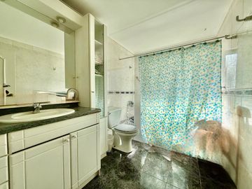 CALLE LARGA - VENDE PARCELA CON CASA DE 5D 4B LOS VILLARES