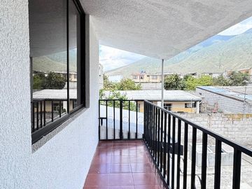 CASA AMPLIA EN SAN ANTONIO - MITAD DEL MUNDO