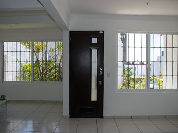 Impecable Casa en Venta – Lista para Habitar