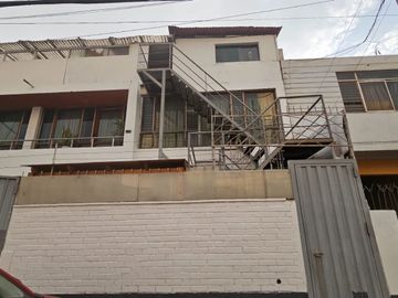 VENDO DEPARTAMENTO EN 1ER. PISO – 1D – 120M2 - CERCA A DOMINGO ORUE Y METRO - SURQUILLO