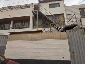 VENDO DEPARTAMENTO EN 2DO. PISO – 3D – 185M2 - CERCA A DOMINGO ORUE Y METRO