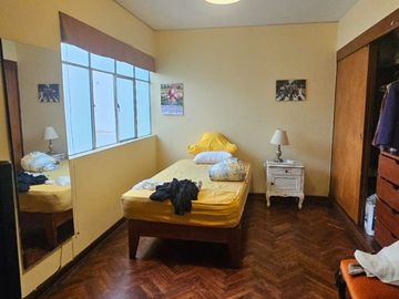 VENDO DEPARTAMENTO EN 2DO. PISO – 3D – 185M2 - CERCA A DOMINGO ORUE Y METRO