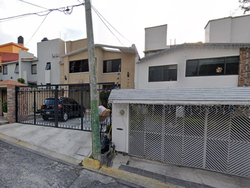 ***REMATE*** Casa en Cerrada Pegasso, Jardines de Satélite, Naucalpan, EDOMEX.