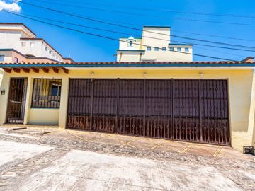 CASA EN VENTA EN CONDOMINIO CON ALBERCA  🏡 $4,850,000.00 📍Lomas Tzompantle