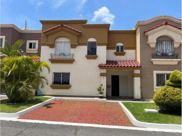 Casa en Venta. Urbi Quinta Montecarlo, Cuautitlán Izcalli, EDOMEX. Remate Hipotecario.