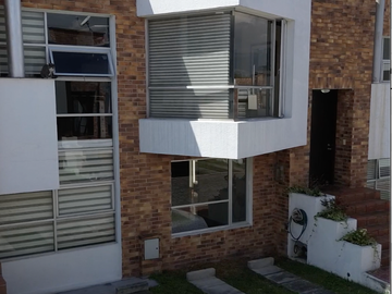 CASA EN VENTA LA ESPE, CONJUNTO SAN LUIS II de la constructora URIBE&Schwarzkopf.  Valle de los Chillos, sector Playa Chica, Alangasí🍀