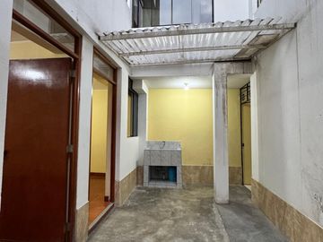 ¡Venta de Casa de 4 Pisos en San Juan de Lurigancho