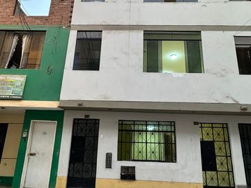 ¡Venta de Casa de 4 Pisos en San Juan de Lurigancho