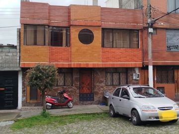 CASA EN VENTA 201 M2: LA ECUATORIANA Turubamba