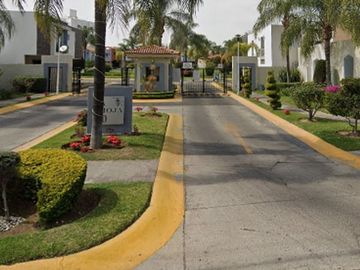 Casa en Venta. Real de Valdepeñas, Zapopan, Jalisco. Remate Hipotecario.