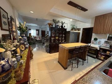 FOR SALE: TAGAYTAY HOUSE & LOT