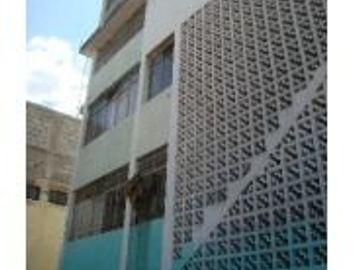 TERRENO COMERCIAL LA UTE CON CONSTRUCCION DE 4 PISOS, CALLE ULLOA Y RUMIPAMBA🍀.