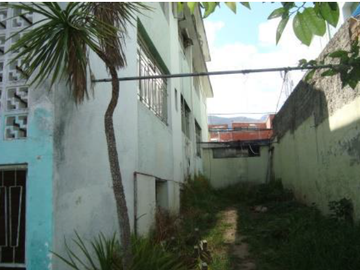 TERRENO COMERCIAL LA UTE CON CONSTRUCCION DE 4 PISOS, CALLE ULLOA Y RUMIPAMBA🍀.