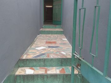 TERRENO COMERCIAL LA UTE CON CONSTRUCCION DE 4 PISOS, CALLE ULLOA Y RUMIPAMBA🍀.