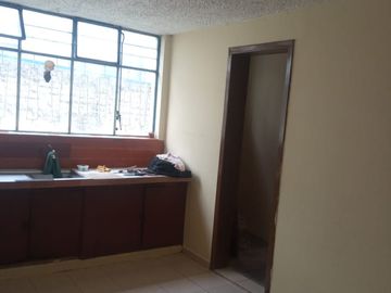 TERRENO COMERCIAL LA UTE CON CONSTRUCCION DE 4 PISOS, CALLE ULLOA Y RUMIPAMBA🍀.