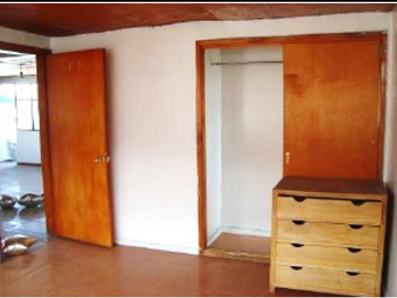 TERRENO COMERCIAL LA UTE CON CONSTRUCCION DE 4 PISOS, CALLE ULLOA Y RUMIPAMBA🍀.