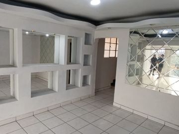 Se Vende Local Comercial En Surquillo