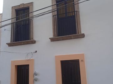 CASA EN VENTA CON LOCAL COMERCIAL EN CENTRO HISTORICO DE ZACATECAS