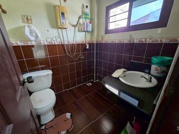 Single house, Baan Boon Nimit Village, good atmosphere, shady, near many main roads, near Big C Suwinthawong and Fashion Island.