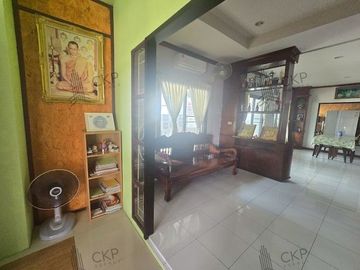 Single house, Baan Boon Nimit Village, good atmosphere, shady, near many main roads, near Big C Suwinthawong and Fashion Island.