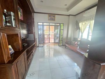 Single house, Baan Boon Nimit Village, good atmosphere, shady, near many main roads, near Big C Suwinthawong and Fashion Island.