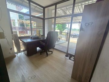 Single house, Baan Boon Nimit Village, good atmosphere, shady, near many main roads, near Big C Suwinthawong and Fashion Island.