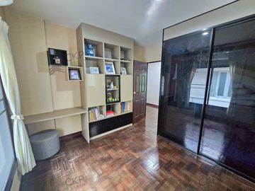 Single house, Baan Boon Nimit Village, good atmosphere, shady, near many main roads, near Big C Suwinthawong and Fashion Island.