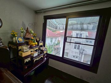 Single house, Baan Boon Nimit Village, good atmosphere, shady, near many main roads, near Big C Suwinthawong and Fashion Island.