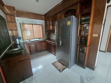 Single house, Baan Boon Nimit Village, good atmosphere, shady, near many main roads, near Big C Suwinthawong and Fashion Island.