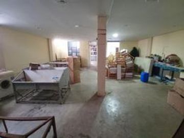 SE VENDE CASA , ALMACEN  Y /O LOCAL