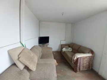 SE VENDE CASA , ALMACEN  Y /O LOCAL