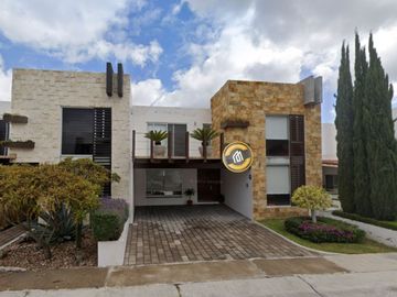 Casa en Cumbres del Lago Juriquilla Querétaro. Remates Exclusivos, Tu nuevo hogar te espera.