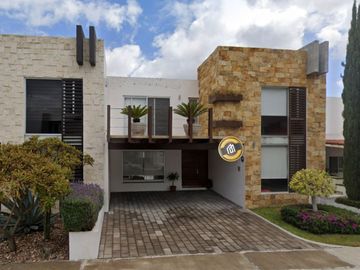 Casa en Cumbres del Lago Juriquilla Querétaro. Remates Exclusivos, Tu nuevo hogar te espera.