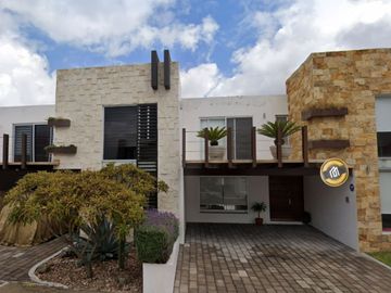Casa en Cumbres del Lago Juriquilla Querétaro. Remates Exclusivos, Tu nuevo hogar te espera.