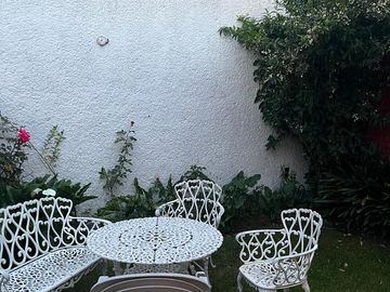 VENDO AMPLIA Y COMODA CSA DE UN PISO EN BOSQUE DE LA HERRADURA