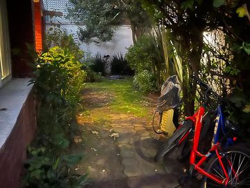 VENDO AMPLIA Y COMODA CSA DE UN PISO EN BOSQUE DE LA HERRADURA